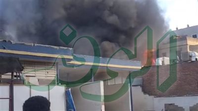  عاجل.. حريق هائل داخل سوق أسوان بمعرض فيله 