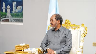 رئيس الصومال يدعو قادة الولايات الإقليمية لحضور مؤتمر وطني.. والمعارضة تحتج