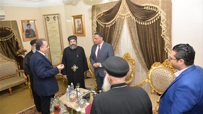 محافظ الدقهلية يقدم التهنئة لنيافة الانبا إكسيوس الاسقف الجديد لابراشية المنصورة 