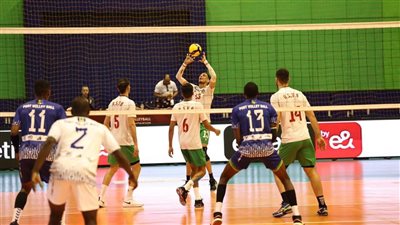 بطولة أفريقيا للطائرة .. دوالا الكاميروني ينتصر على الأمل الجزائري بدور المجموعات