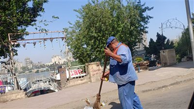 رفع كفاءة النظافة وإزالة المخلفات بشوارع حي مصر القديمة 