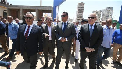 محافظ الدقهلية يتفقد مجمع المواقف بمدينة دكرنس