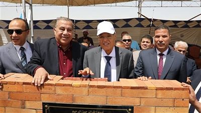 محافظ المنيا يضع حجر أساس موقف إقليمي على مساحة 5 أفدنة 