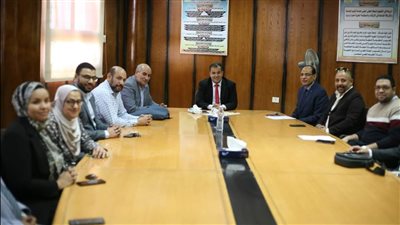 رئيس جامعة جنوب الوادى يناقش مشروع إنشاء المركز الرئيسى للتعليم الطبى
