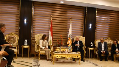 محافظ جنوب سيناء يبحث مع وزيرة الثقافة إقامة عدة فاعليات لتنشيط السياحة 