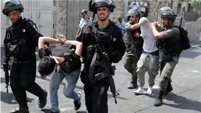 مداهمات واعتقالات.. قوات الاحتلال تنكل بشباب فلسطينيين وتعتقل عددًا منهم اليوم