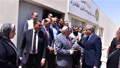 وزير العمل يلتقي عمال مصريين مُرشحين للعمل في موسم حج 2024