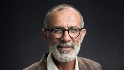 الفنان الفلسطيني كامل الباشا يكشف تفاصيل مشاركته في “دواعي السفر” (فيديو)