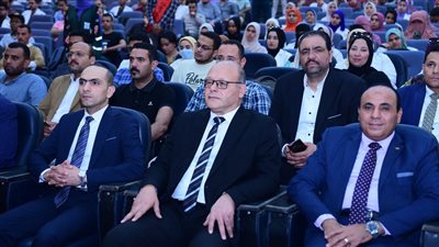 رئيس جامعة سوهاج يفتتح مسرح المواجهة والتجوال بمشروع حياة كريمة