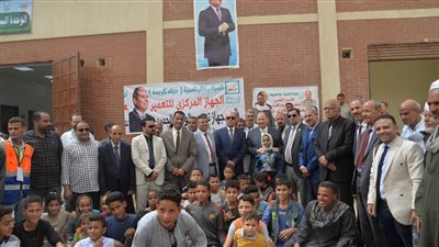 محافظ أسيوط يتفقد مجمعي خدمات المواطنين والخدمات الزراعية بقرية بني عديات بمنفلوط