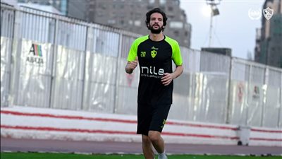 مدافع الزمالك ينتظم في تدريبات الزمالك الجماعيه 