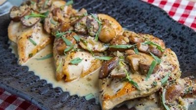 علي خطى المطاعم| حضري صدور الدجاج بالجبن والمشروم