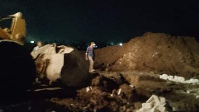 إزالة التعديات على الأراضي الزراعية بمركز سنورس ليلًا