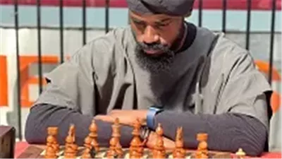 بطل شطرنج نيجيري يحاول تحطيم الرقم القياسي العالمي لأطول ماراثون 