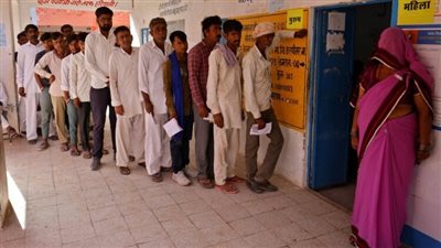 الهنود يصوتون في انتخابات ضخمة تهيمن عليها البطالة 