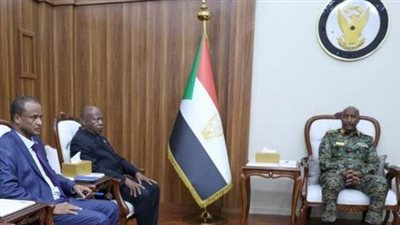 البرهان يلتقي الأمين التنفيذي لمنظمة البحيرات العظمى