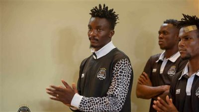 للدعاء قبل مواجهة الأهلي.. بعثة مازيمبي تؤدي الصلوات بالكنيسة