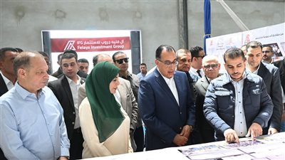 رئيس الوزراء يتفقد مصنع 