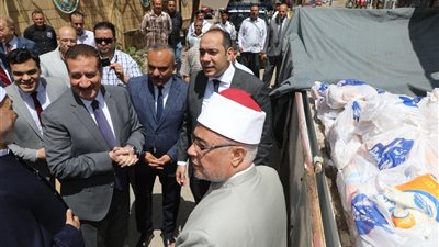 محافظ المنوفية يتفقد سيارة المواد الغذائية ضمن 