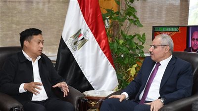 وفد غرفة التجارة الصينية يبحث التعاون مع جامعة القناة