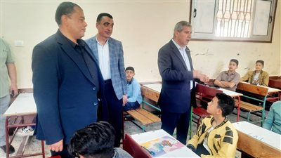 وكيل تعليم دمياط يتفقد امتحانات صفوف النقل بمدارس الزرقا