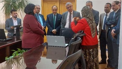 رئيس جامعة الزقازيق يناقش آخر تطورات الكتاب التفاعلي بالتربية النوعية