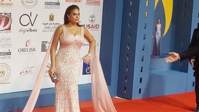 هند صبري تتألق على ريد كاربت مهرجان أسوان الدولي لأفلام المرأة