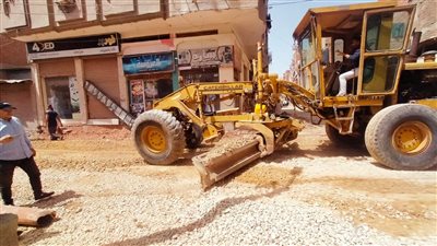 محافظ الغربية يتابع أعمال رصف وتطوير شارع المدارس ببسيون