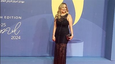 ريم البارودي وأحمد فتحي على ريد كاربت مهرجان أسوان الدولي لأفلام المرأة