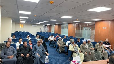 رئيس تجارية سوهاج يجتمع مع شعبة المخابز لتطبيق أسعار الخبز الجديدة غدا