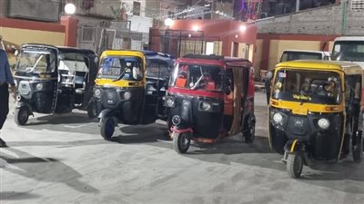 حملات ليلية لضبط التكاتك المخالفة وإزالة الإشغالات بالمنوفية