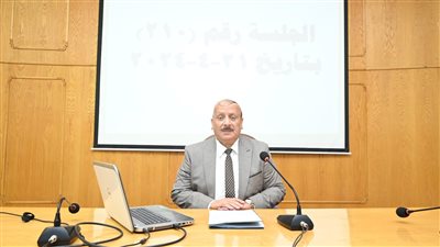 جامعة الفيوم تناقش تقرير لجنة مراجعة وإعداد المجموع التراكمى بدار العلوم