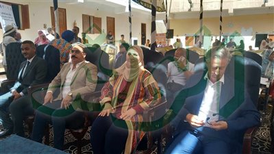 وزيرة التضامن تشارك في حوار مجتمعي بقرية غرب سهيل بأسوان 