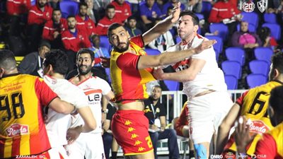 وفد من الاتحاد الأفريقي يزور بعثة يد الزمالك فى الفندق 