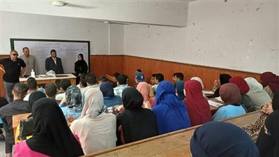 مدير تعليم ابوتشت يتابع فعاليات المراجعات النهائية لطلاب الإعدادية والثانوية