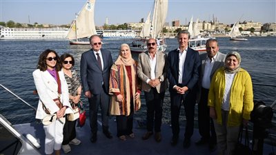 القباج وعطية يشهدان اصطفاف المراكب الشراعية لاستعراض شعارات برنامج وعي 