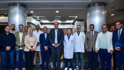 وفد فرنسي طبي يجري عمليات جراحية دقيقة ومتخصصة بمستشفيات الرعاية الصحية 