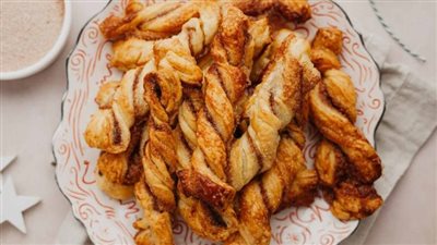 طريقة عمل أصابع القرفة بالبف باستري.. صحية ولذيذة