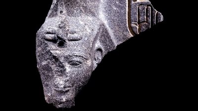  استعادة جزء من تمثال للملك رمسيس الثاني.. الخارجية تستعيد تراث مصر المنهوب