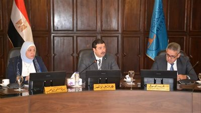 مجلس أمناء جامعة الإسكندرية يناقش الاستعدادات لامتحانات آخر العام