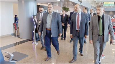 «منصور» يشيد بانتظام حركة العمل بمطارى الغردقة وسفنكس الدوليين