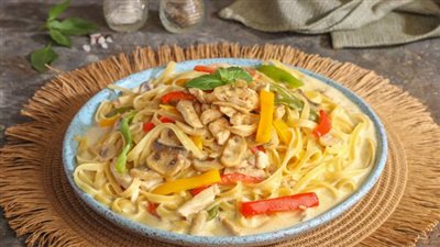 في دقائق.. حضري باستا بالدجاج والمشروم اللذيذة