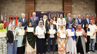 شهادات تخرج لأبناء محافظة أسوان من المتدربين 