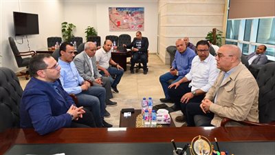 وزير الإسكان يعقد اجتماعا بمقر جهاز مدينة العلمين الجديدة 