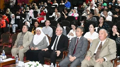 القنصل الصيني يُشيد بأداء طلاب جامعة الإسماعيلية