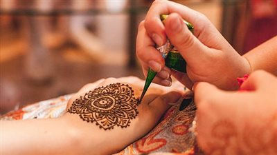 طبيبة تفضح سر تجار الحنة المغشوشة|احذر هذا النوع