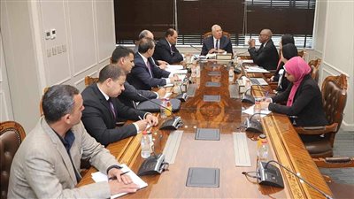 القصير يبحث إطلاق المرحلة الأولى من مشروع التحول المستدام للمرونة الزراعية بصعيد مصر