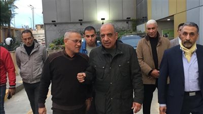 وزير قطاع الأعمال العام يستعرض تقرير أداء قطاع الصناعات الدوائية 