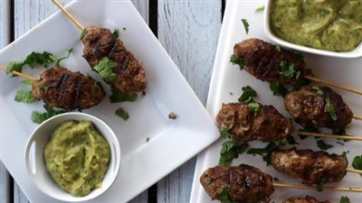 في الفرن.. حضري كفتة بصلصة الأفوكادو الصحية