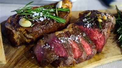 على طريقة المطاعم.. طريقة عمل شرائح اللحم بالثوم والليمون